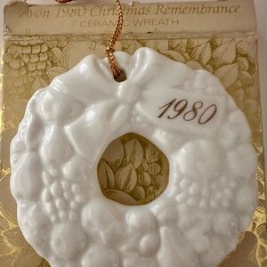 Vintage White Ceramic Avon Wreath Ornament 1980